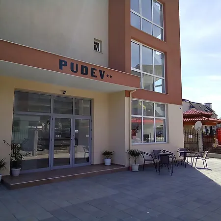 Πανσιόν Family Pudev Σάνι Μπιτς